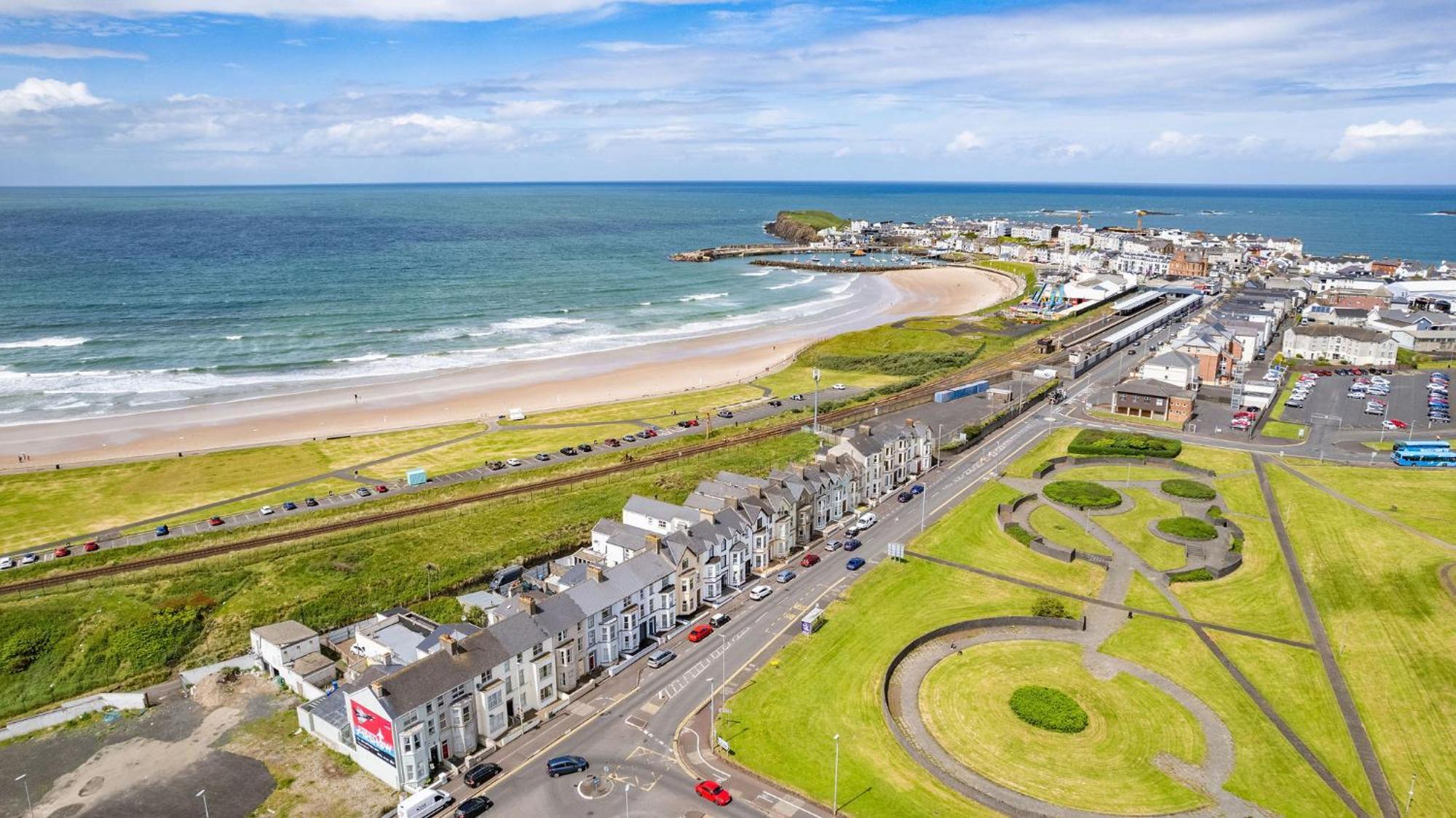 6 Dunluce Park - Portrush By The Sea 아파트 외부 사진