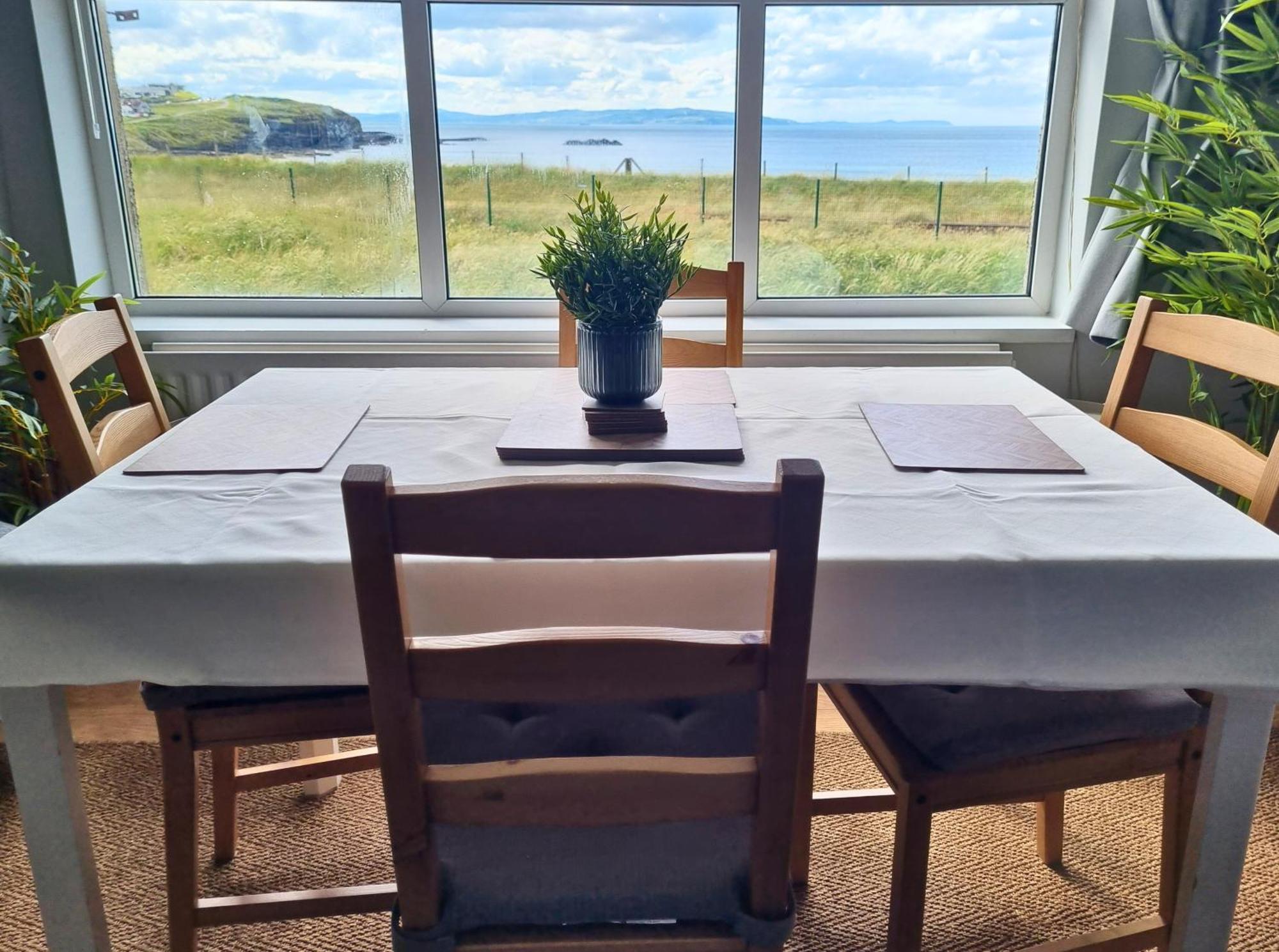 6 Dunluce Park - Portrush By The Sea 아파트 외부 사진